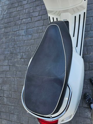 Vespa GTS 300 Blanca