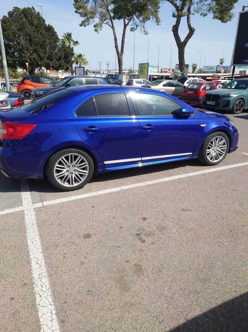 Suzuki Kizashi 2011 - foto 1