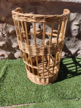 Cesto/paragüero de mimbre y corcho