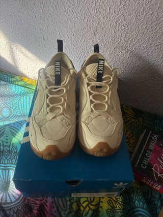 Zapatillas Nike Beige y azul.