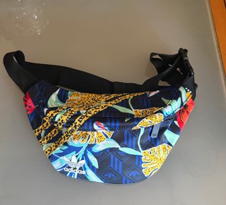 Riñonera Adidas Estampado Floral
