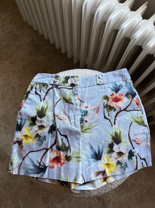 Pantalón corto floral azul