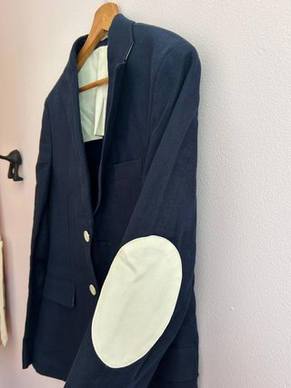 Americana/ Blazer azul marino con detalles blancos