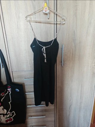 Vestido negro tirantes brillantes