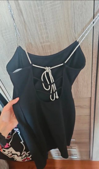 Vestido negro tirantes brillantes