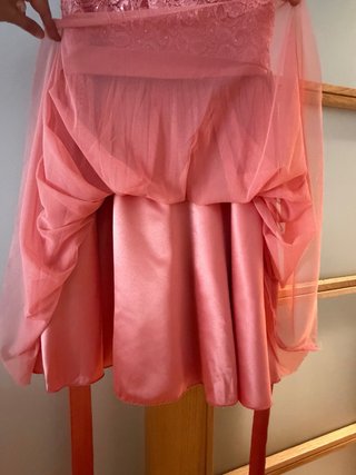 Vestido de fiesta rosa con encaje