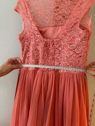 Vestido de fiesta rosa con encaje