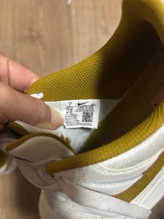 Zapatillas Nike Air Force 1 Blancas y Doradas
