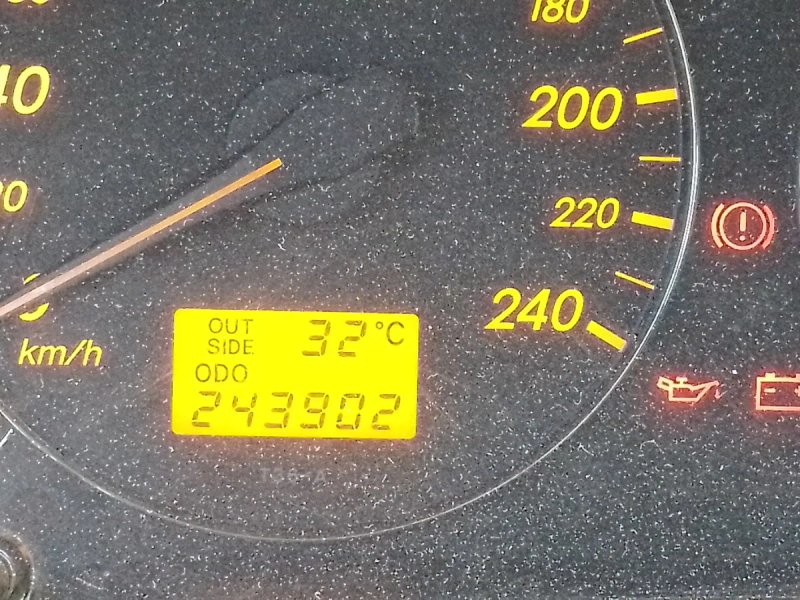 Toyota Avensis 2003 - foto 1