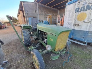 Tractor John Deere 515 con segadora