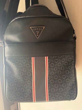 Bandolera Guess Negra y blanca