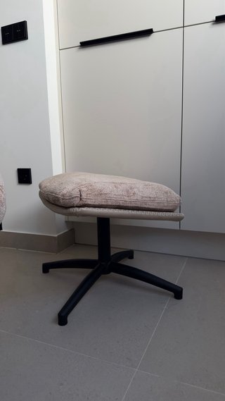 Sillón de diseño Swivel EIDE giratorio con otomana
