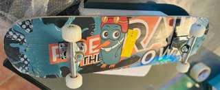 monopatín (skateboard) personaje de Perry el Ornit
