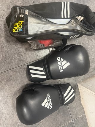 Guantes de boxeo Adidas negros