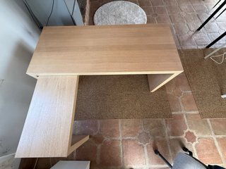 Escritorio IKEA MALM con tablero extraíble