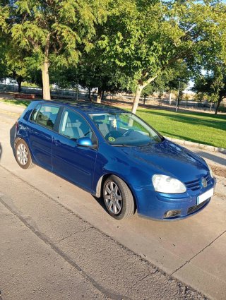 Volkswagen Golf 1.9 TDI Azul.