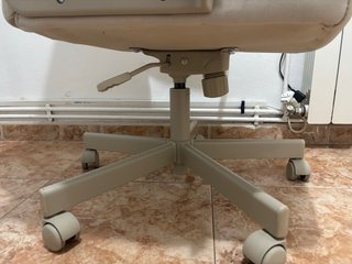 Silla de escritorio Ikea beige acolchada