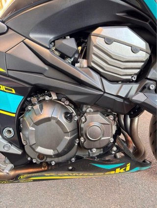 Kawasaki Z800 Negra/Azul/Amarilla