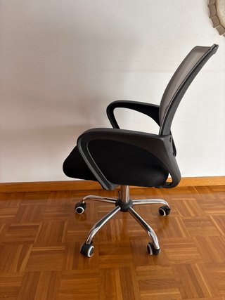 Silla de oficina ergonómica en perfecto estado