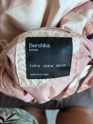 Chaqueta Bershka Camuflaje Rosa Beige