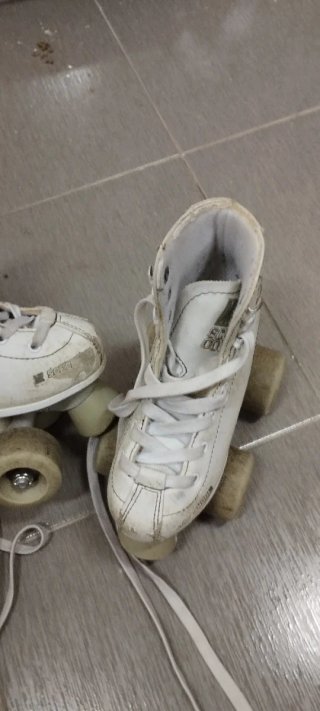 Patines blancos talla 28