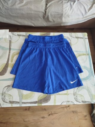 Pantalón corto Nike azul,( 2 pantalones)