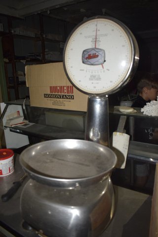 Báscula antigua de tienda