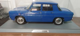 Maqueta Renault 8 Gordini 1/8 con urna