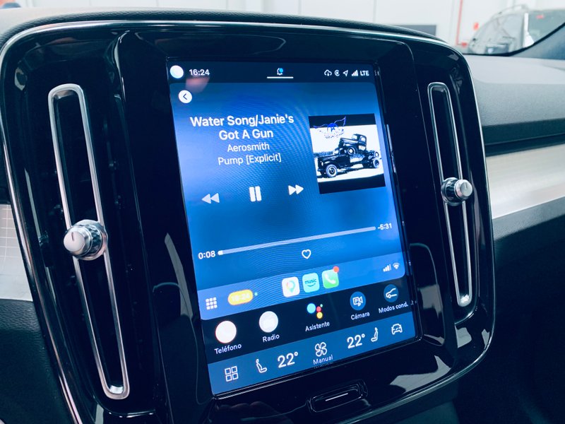 Volvo XC40 2022, foto 16
