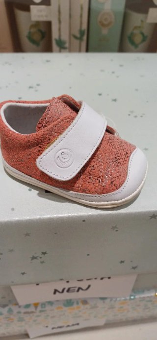 Zapato bebé piel con velcro marca León Shoes
