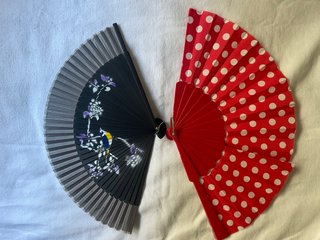 Lote 2 ventagli decorativi rosso e nero