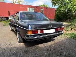 Mercedes-Benz 230 E 1981 W123 en restauración