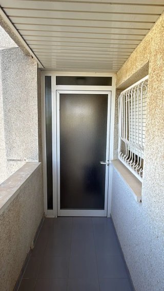Puerta de pasillo con cristal reforzada