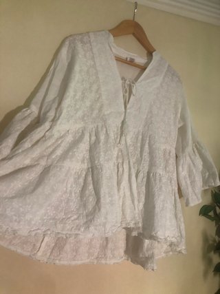 Blusa blanca bordada con volantes talla única