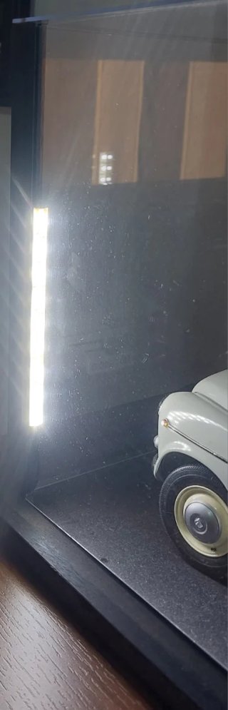 Maqueta SEAT 600 1/8 con urna iluminada