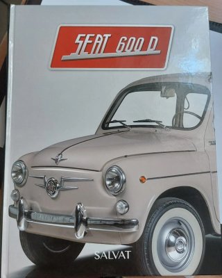 Maqueta SEAT 600 1/8 con urna iluminada