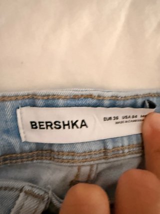 Pantalón vaquero Bershka desgastado talla 36