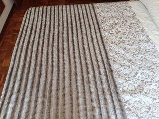Colcha de cama gris