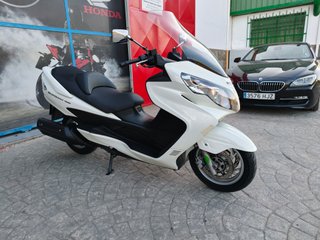 Suzuki Burgman 400 Maxi Scooter Blanca