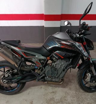 KTM 790 Naked Negra y Plateada