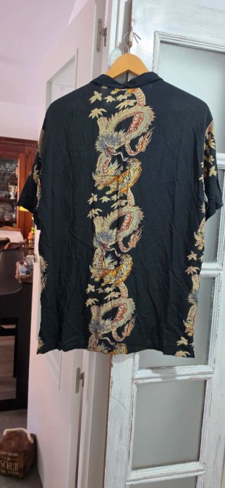Camisa Bershka Estampado Dragones Talla L.