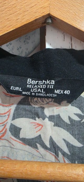 Camisa Bershka Estampado Dragones Talla L.