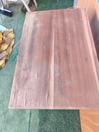 Mueble antiguo de madera con cajón