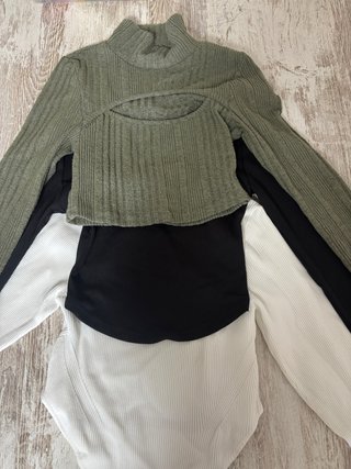 Lote 3 tops manga larga (verde, negro, blanco)