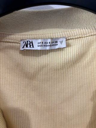 Top canalé amarillo Zara Talla S