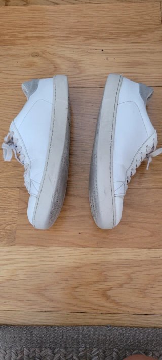 Zapatillas Victoria Blancas con Detalles Dorados T