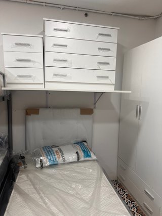 Base de cama con arcón y elevación