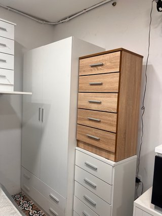 Base de cama con arcón y elevación