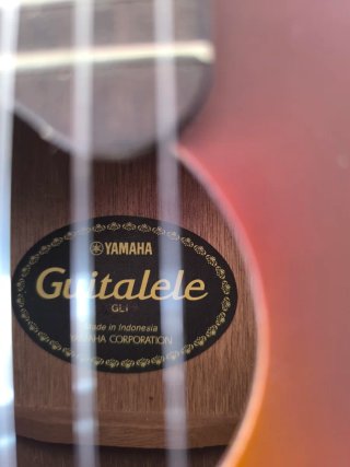 Guitalele Yamaha GL1 con funda