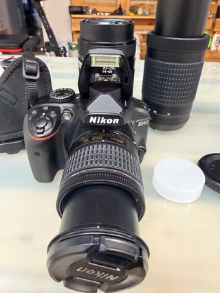 Cámara Nikon D3400 con 2 objetivos y cargador